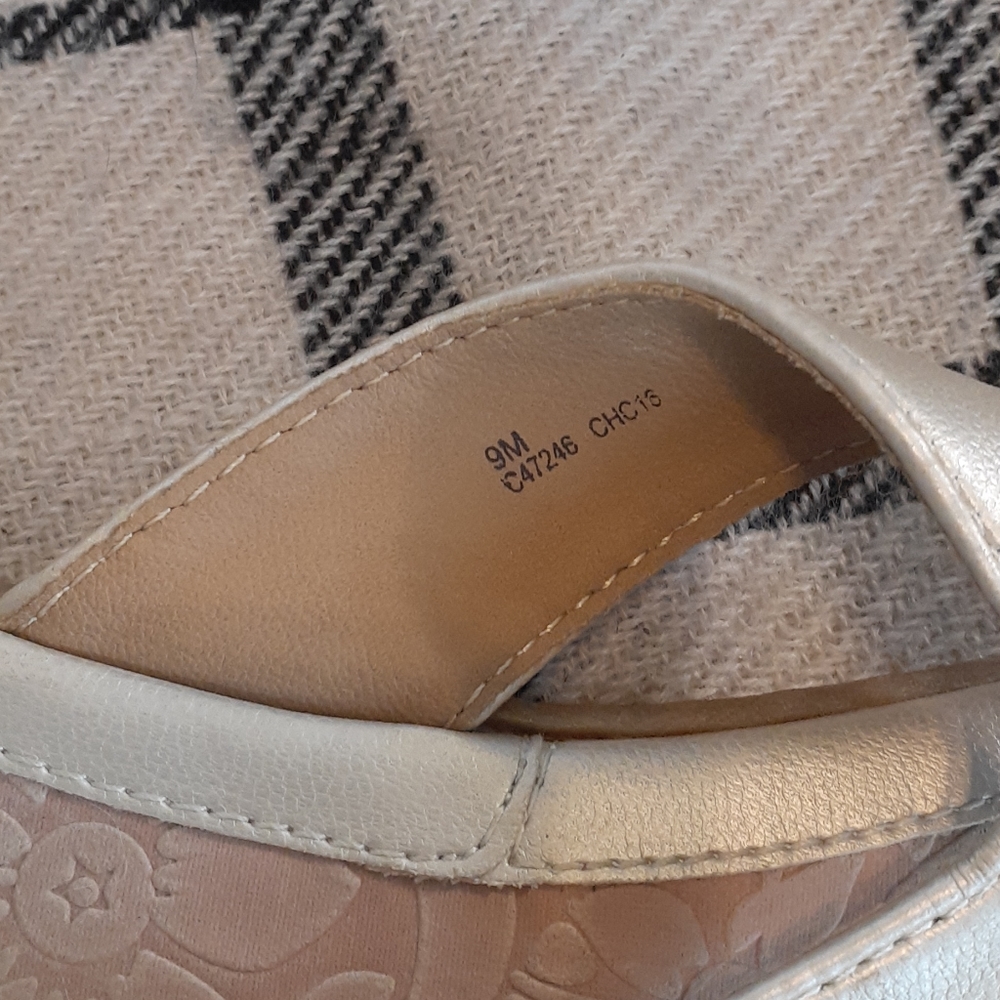 B.O.C. Gold Sandals - Picture 4 of 5